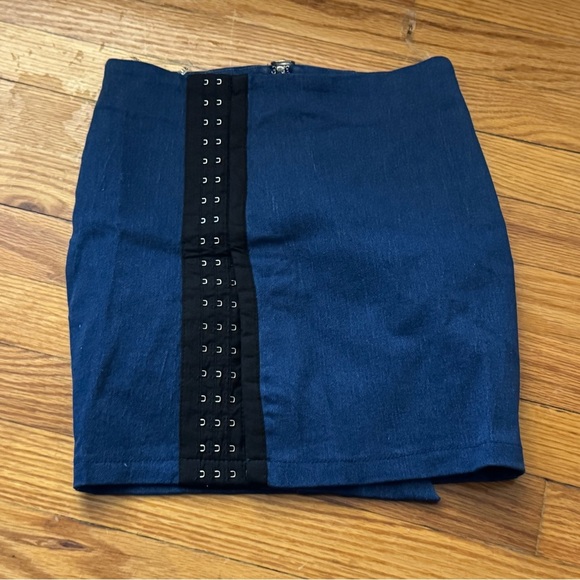 THE SNOOKI SHOP
DENIM HOOK AND EYE SKIRT - EXTRA SMALL - Picture 3 of 3